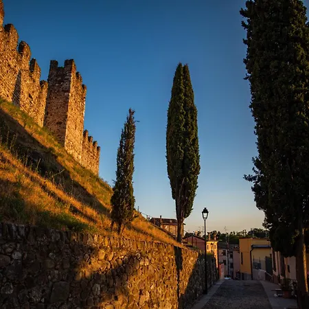 Dimora Al Castello Adults Only Apartment *