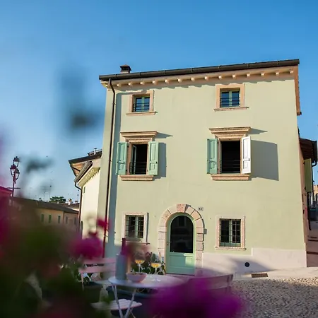 Dimora Al Castello Adults Only Apartment *