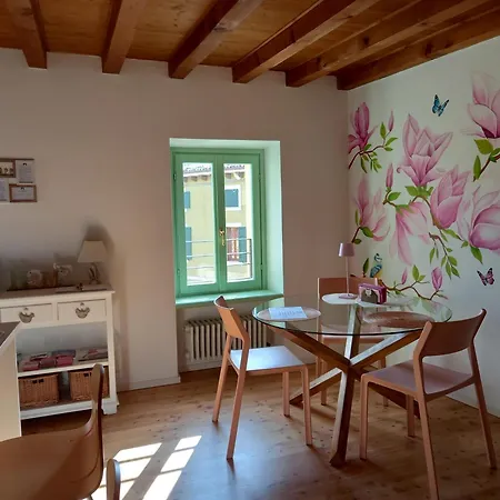 Dimora Al Castello Adults Only Apartment